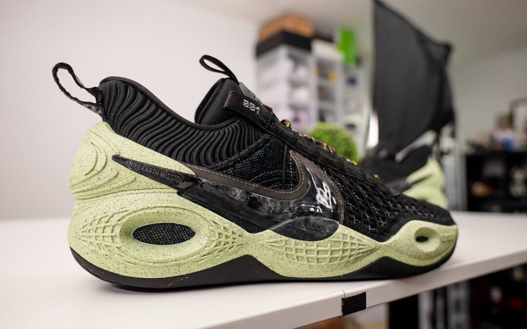 NIKE COSMIC UNITY: TRASHY BASKETBALL SNEAKERS